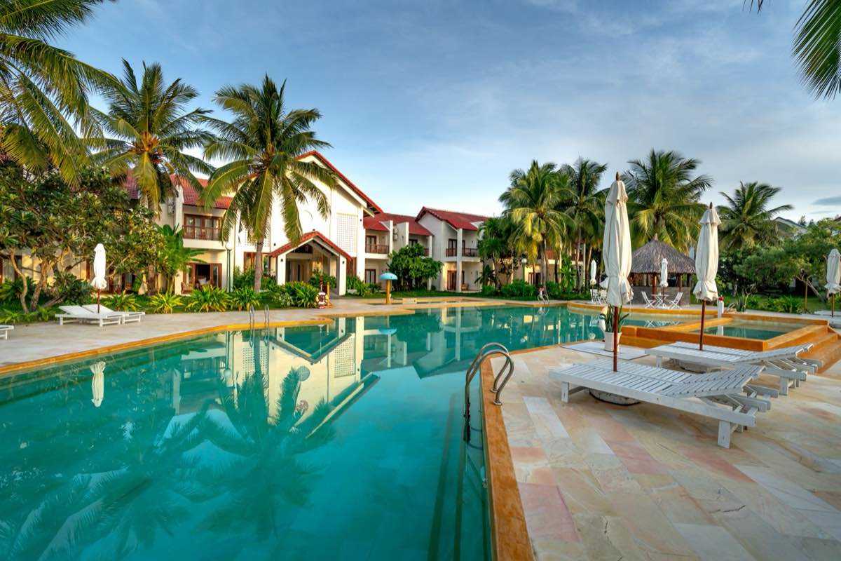 Weekly Pool Cleaning & Service in Irving, TX
