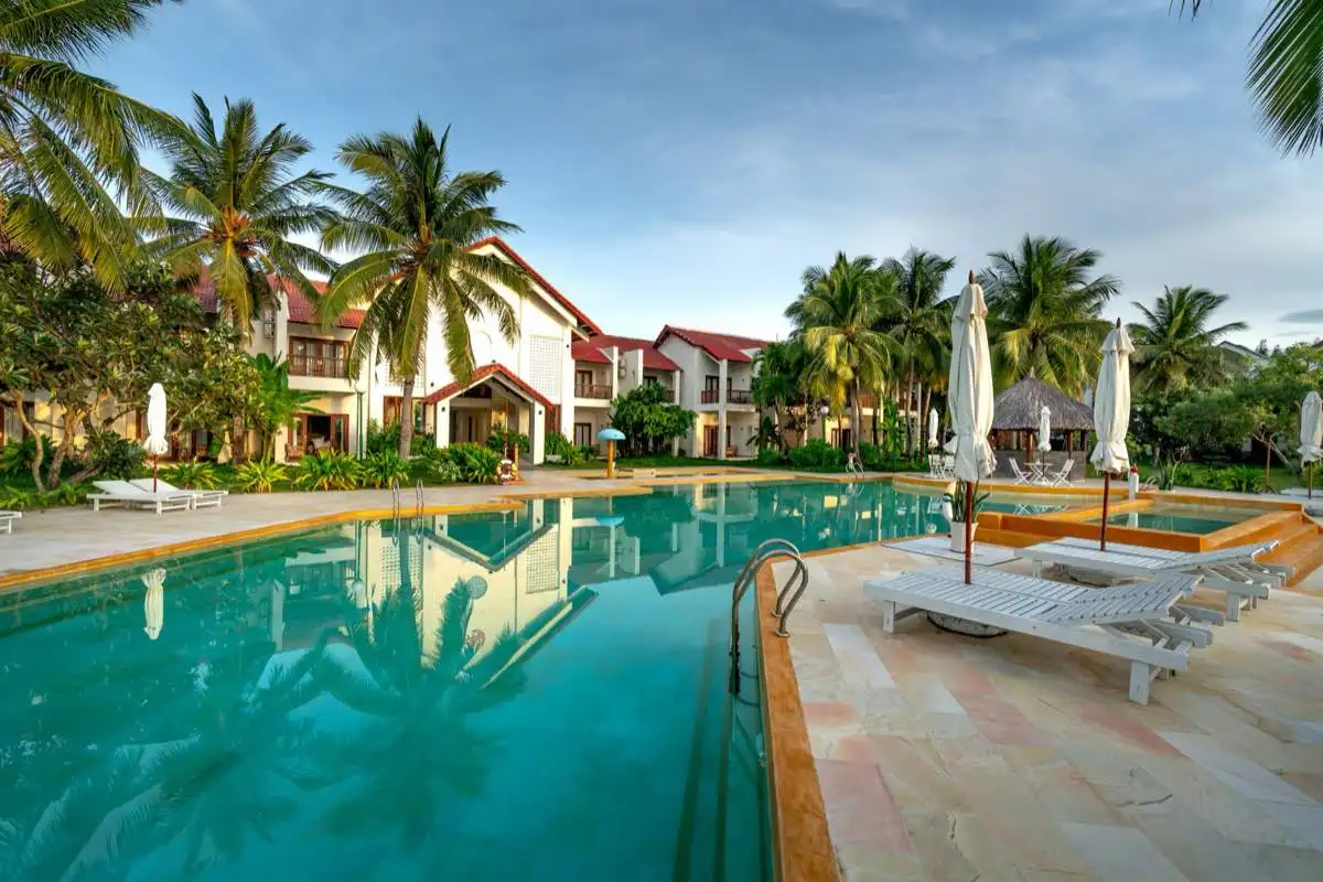 Weekly Pool Cleaning & Service in Irving, TX